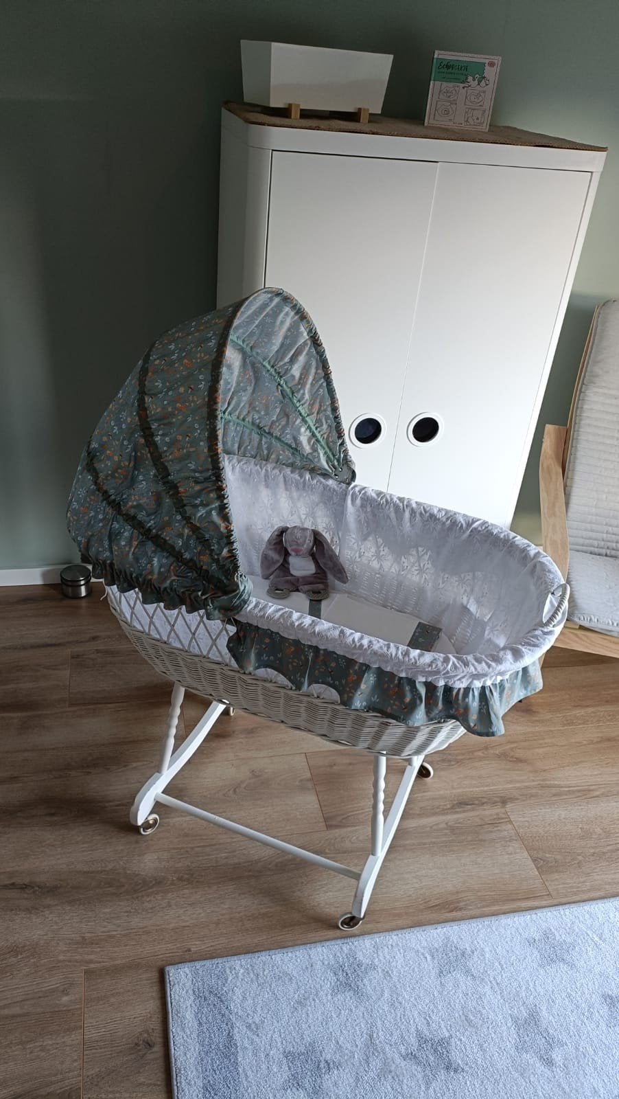 Baby wieg riet met onderstel en matrasje, opnieuw bekleed, Ophalen, Gebruikt, Wieg
