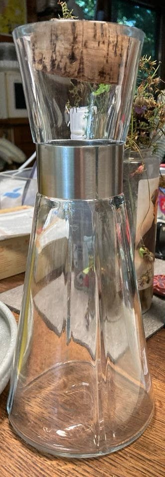 Glazen vaas / waterkan met kurken stop en metalen ring, Transparant, Ophalen of Verzenden, Geschikt voor droogbloemen, Glas