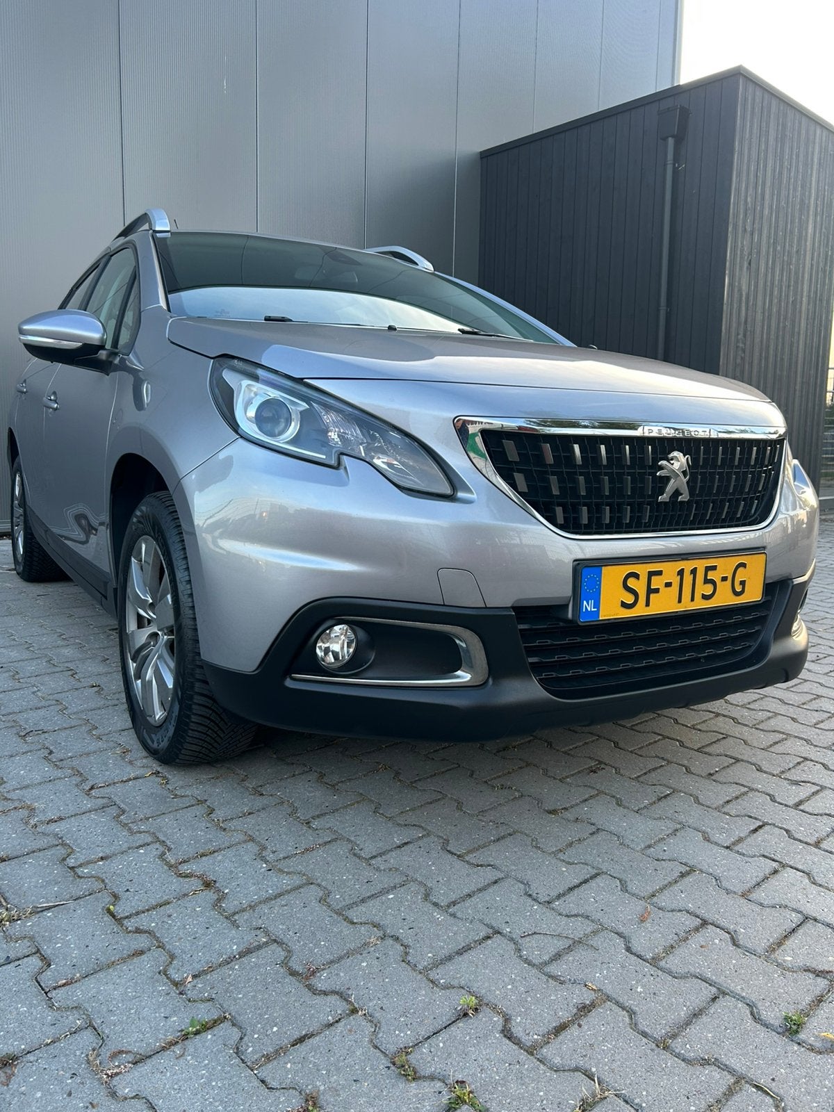 Foto 8 van Peugeot 2008 1.2 turbo 2018 Grijs pdc