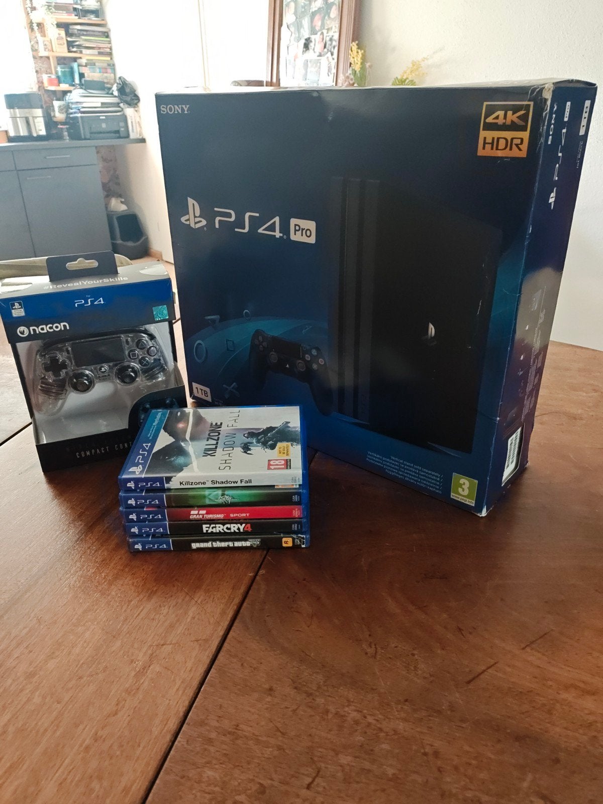 PlayStation 4 Pro 1TB (CIB) met games en nacon controller., Met games, Met 2 controllers, Ophalen of Verzenden, Zo goed als nieuw