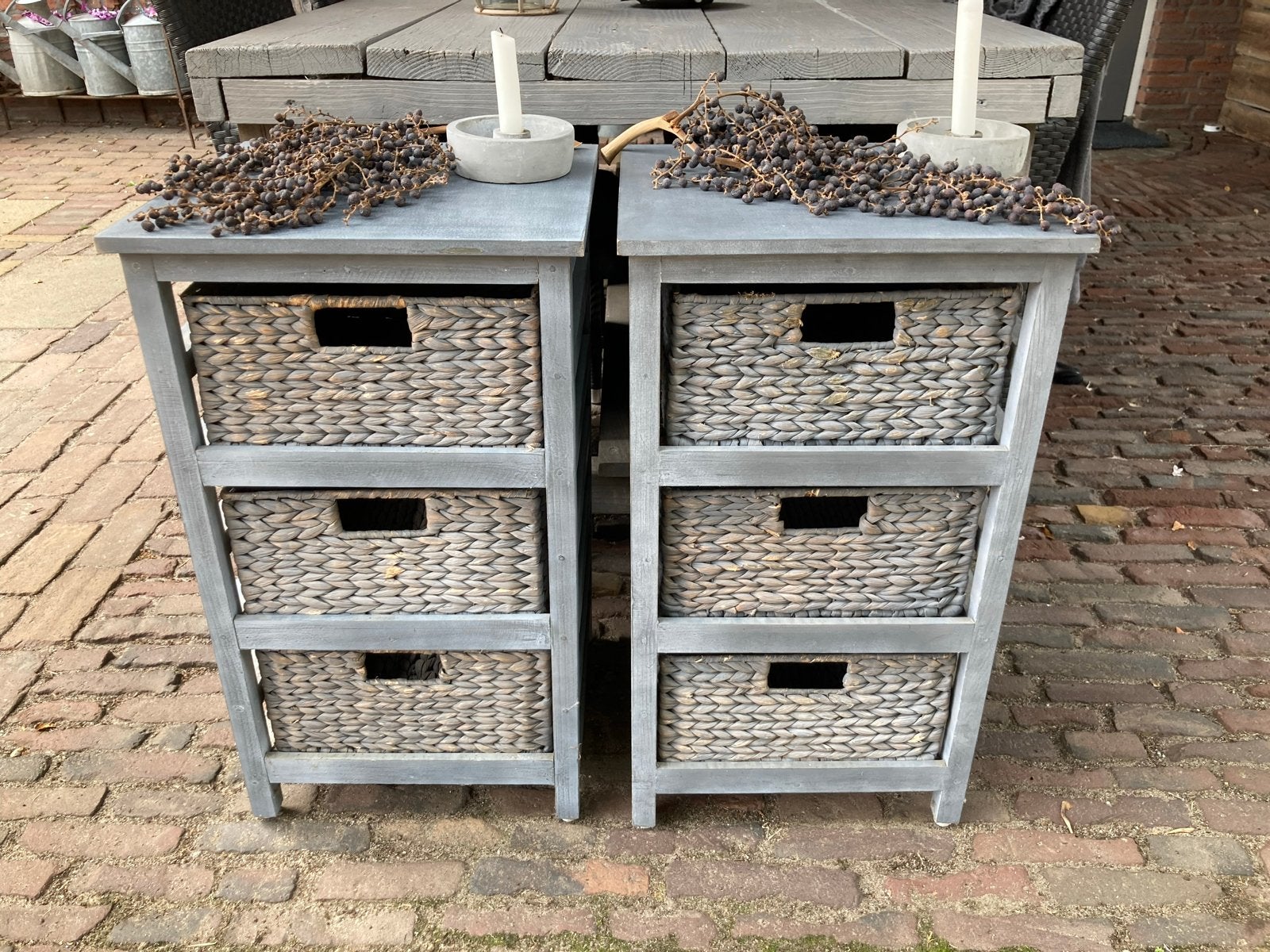 Set van 2 houten hoge grijze nachtkastjes met 3 rieten laden, Gebruikt, Ophalen of Verzenden, Minder dan 100 cm, 25 tot 50 cm