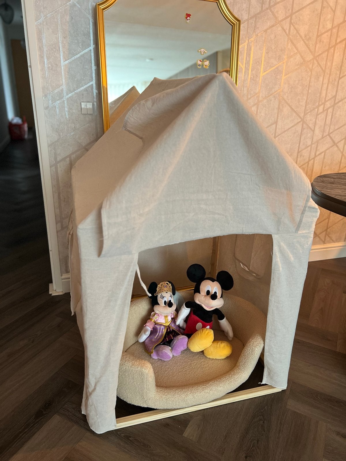 Houten speelhuisje met matje en bankje, Ophalen, Zo goed als nieuw, Hout