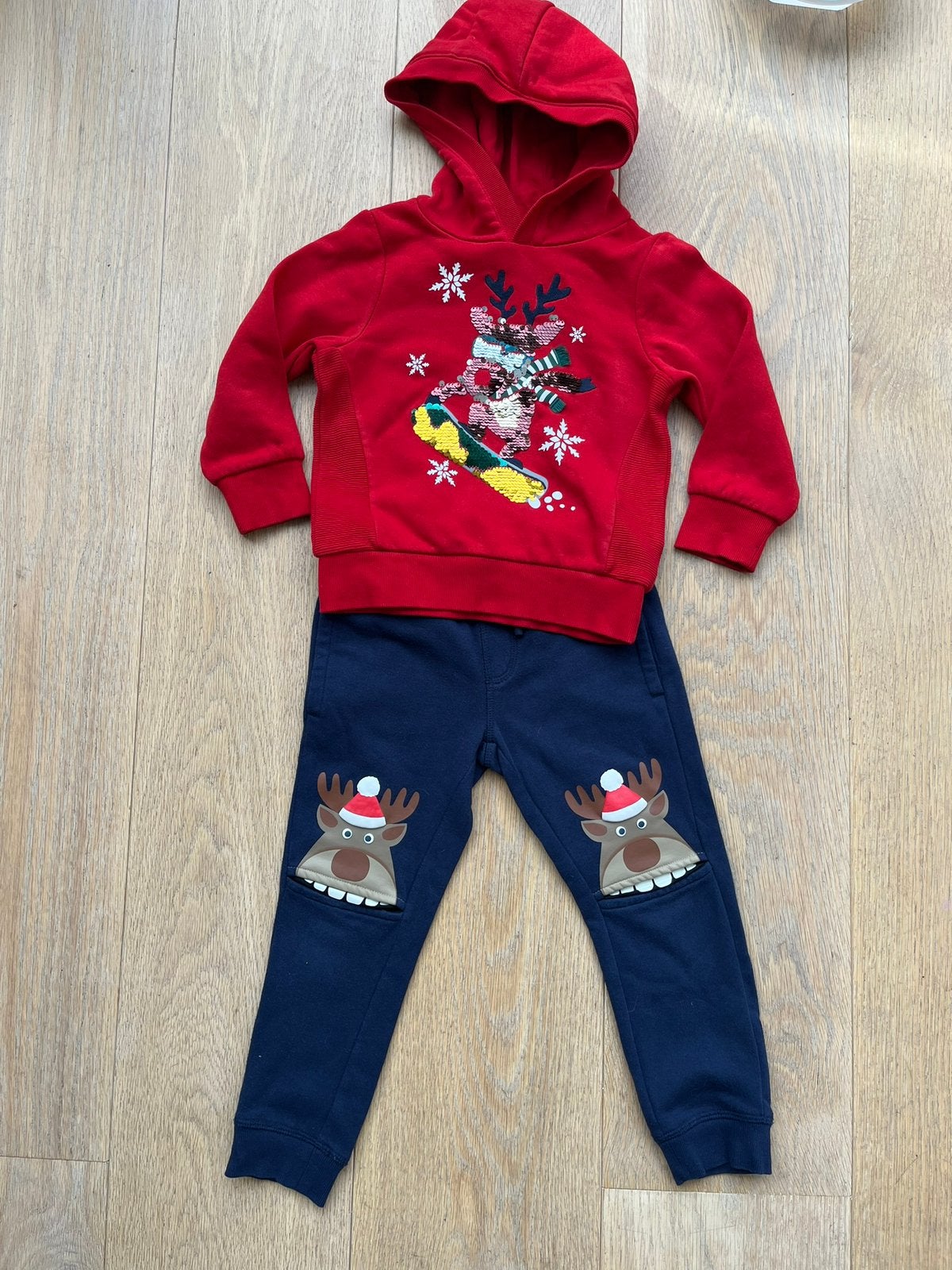 Kerst jogging pak C&A mt 98/104 als nieuw!, Ophalen of Verzenden, Zo goed als nieuw, Jongen, Setje