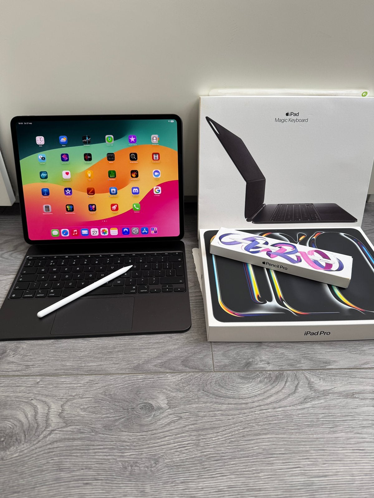 Ipad pro 13 inch + Ipad Magic Keyboard + Apple Pencil Pro, Verzenden, Zo goed als nieuw, Zwart, Apple iPad