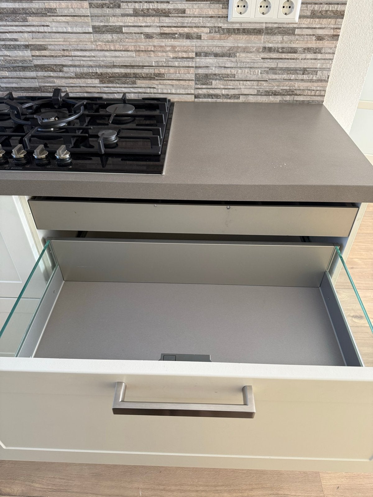 Foto 21 van Moderne witte keuken met Bosch apparatuur