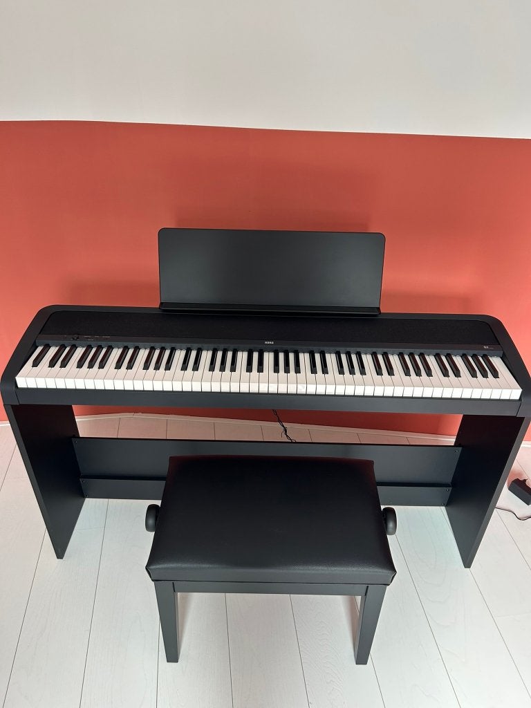 KORG B2 digitale piano + kruk, Muziek en Instrumenten, Piano's, Ophalen, Zwart, Digitaal, Zo goed als nieuw
