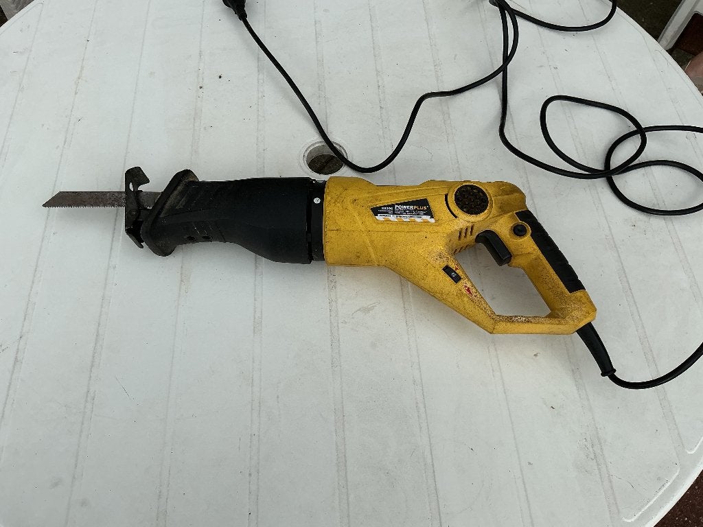 Reciprozaag van het merk POWERPLUS, Doe-het-zelf en Verbouw, Ophalen, Gebruikt, 600 tot 1200 watt, Powerplus