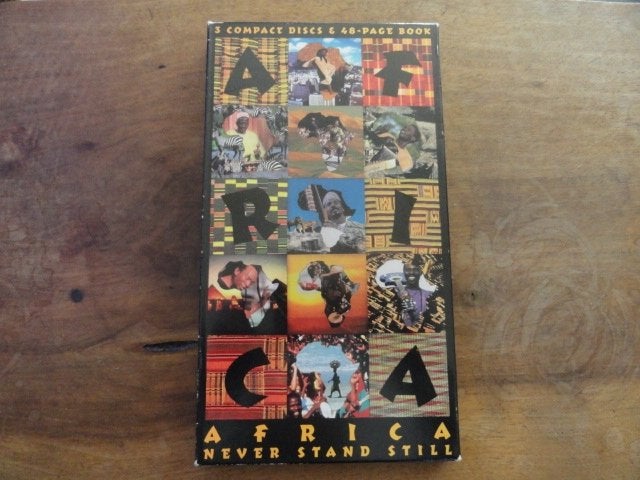 3CD/Boek Africa Never Stand Still, Verzenden, Zo goed als nieuw
