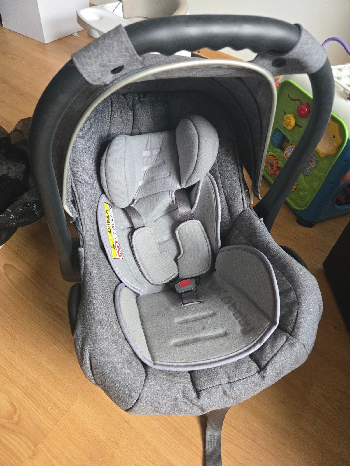 Zo goed als nieuwe Carlo baby autostoel 0-10kg, Autogordel, Zo goed als nieuw, Ophalen, 0 t/m 10 kg