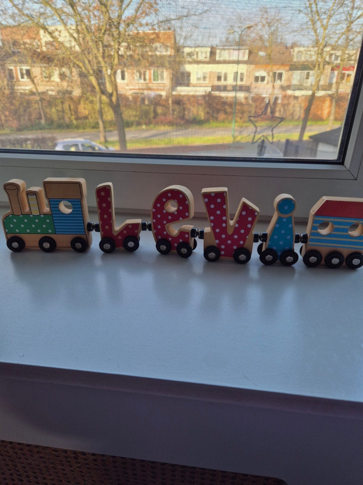 Houten trein met naam 'Levi' - Decoratie kinderkamer, Ophalen of Verzenden
