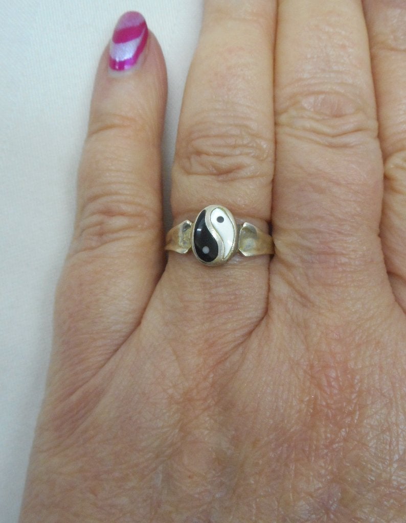 Zilveren Yin Yang ring maat 17,5 nr.930, Verzenden, Zo goed als nieuw, 17 tot 18, Dame