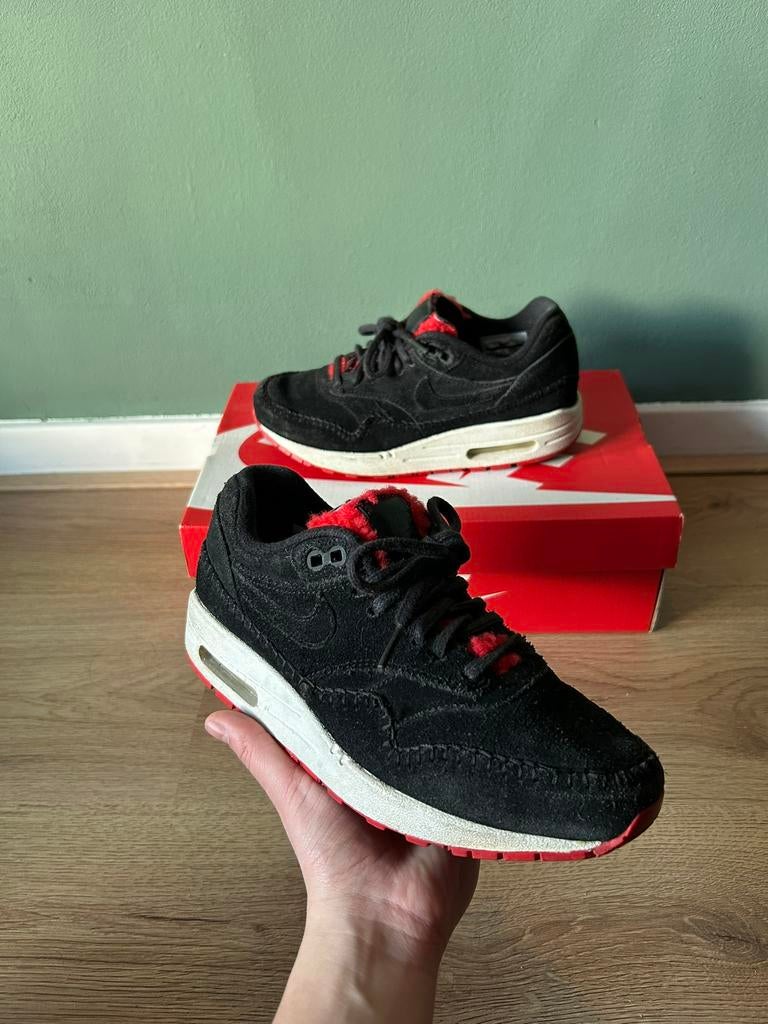 Nike Air Max 1 ‘Sherpa Pack Black’ | maat 36.5, Ophalen of Verzenden, Zo goed als nieuw, Zwart, Sneakers of Gympen