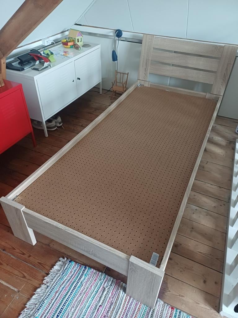 MDF bed, Huis en Inrichting, Slaapkamer | Bedden, Ophalen, Gebruikt, 90 cm, Eenpersoons