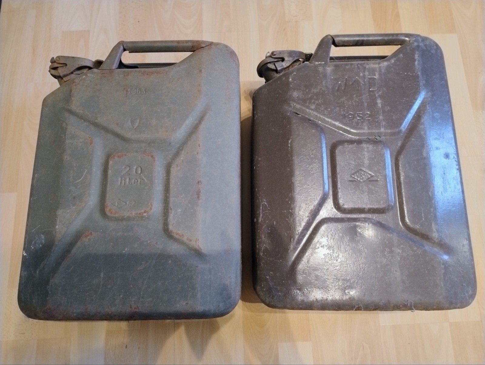 Jerrycans 1952 en 1963, Verzamelen, Verzenden