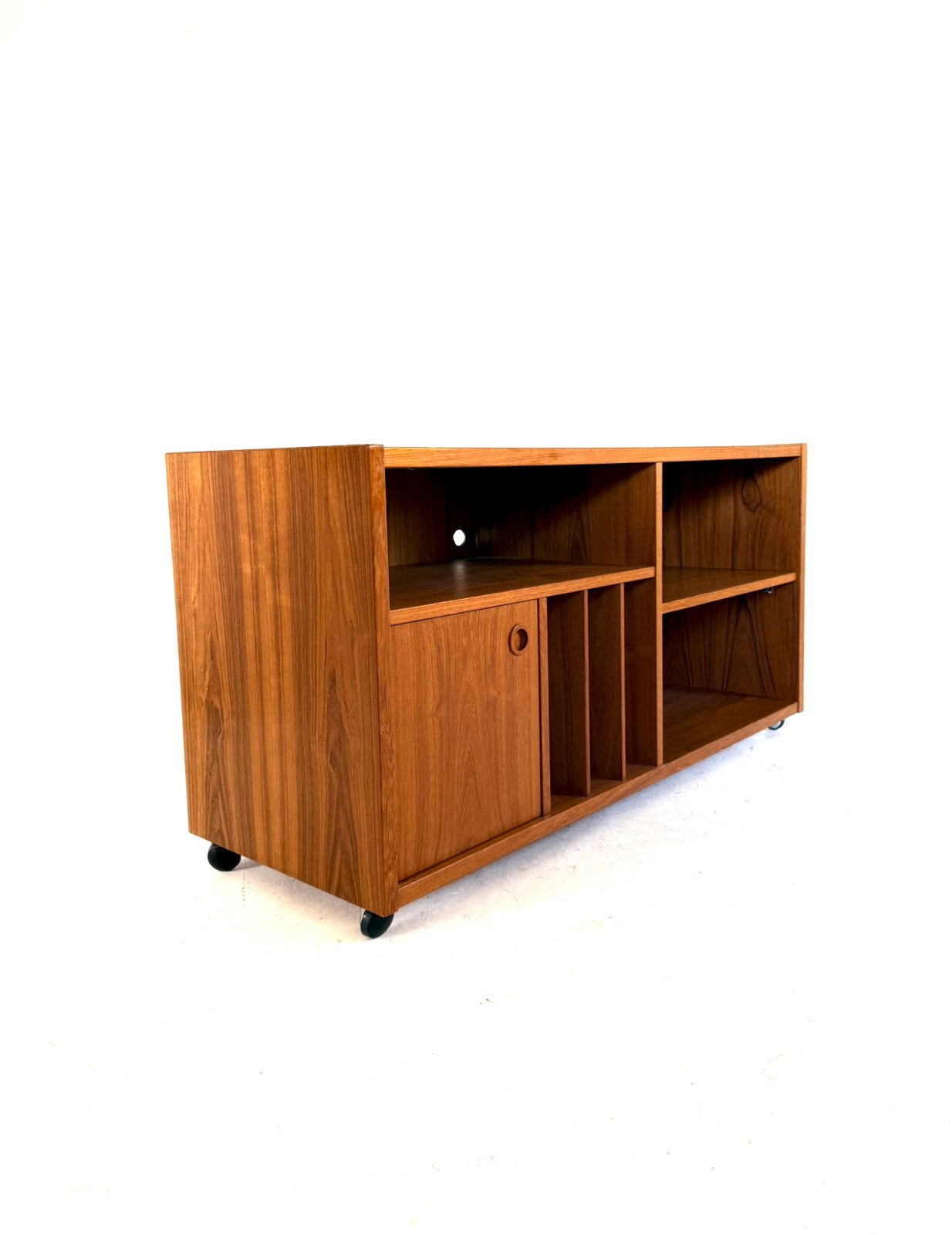 Vintage Deense teakhouten TV-kast/LP-kast, Bornholm ‘70, Bornholm Møbelfabrik, Vintage retro buisframe design rotan webbing papercord deens