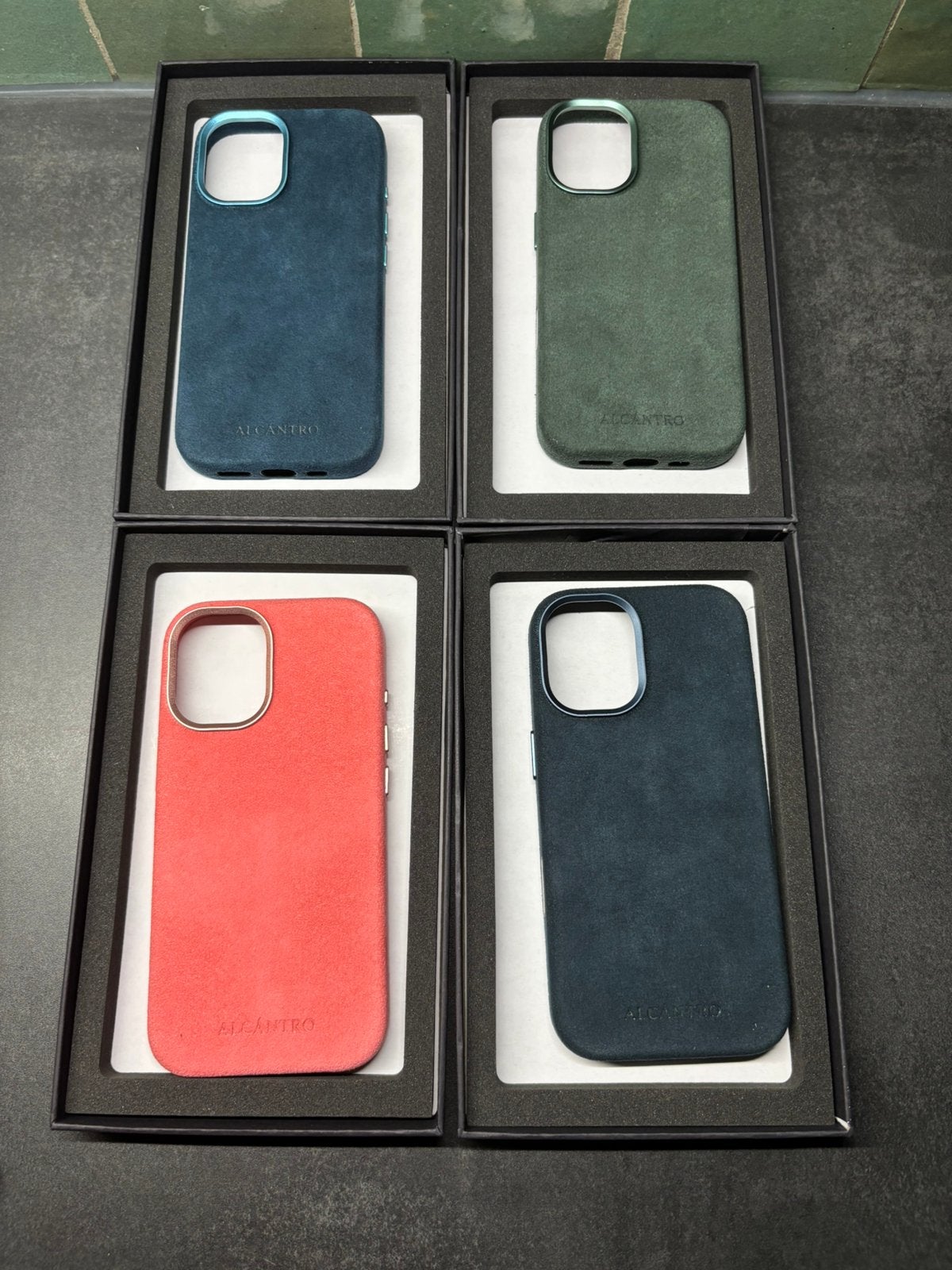 Alcantara iPhone hoesjes UITVERKOOP!, Telecommunicatie, Ophalen of Verzenden, Nieuw, Rondom bescherming, IPhone 16 Pro