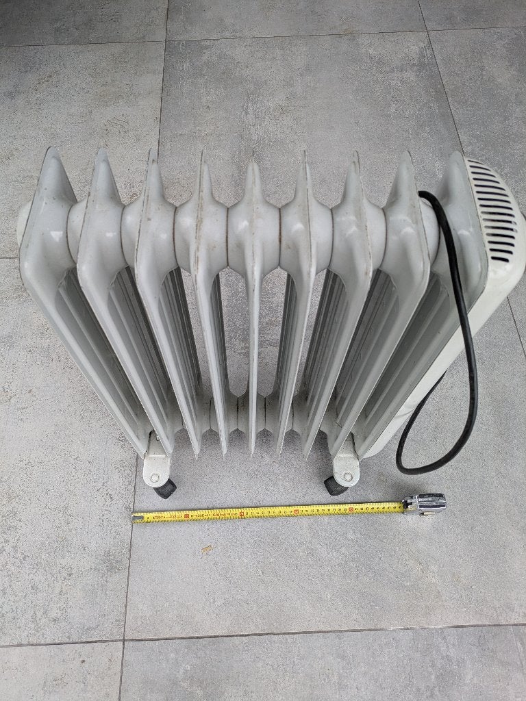 Oliegevulde radiator 2000W – elektrische kachel 9 ribben, Doe-het-zelf en Verbouw, 30 tot 80 cm, Gebruikt, Radiator, Minder dan 60 cm