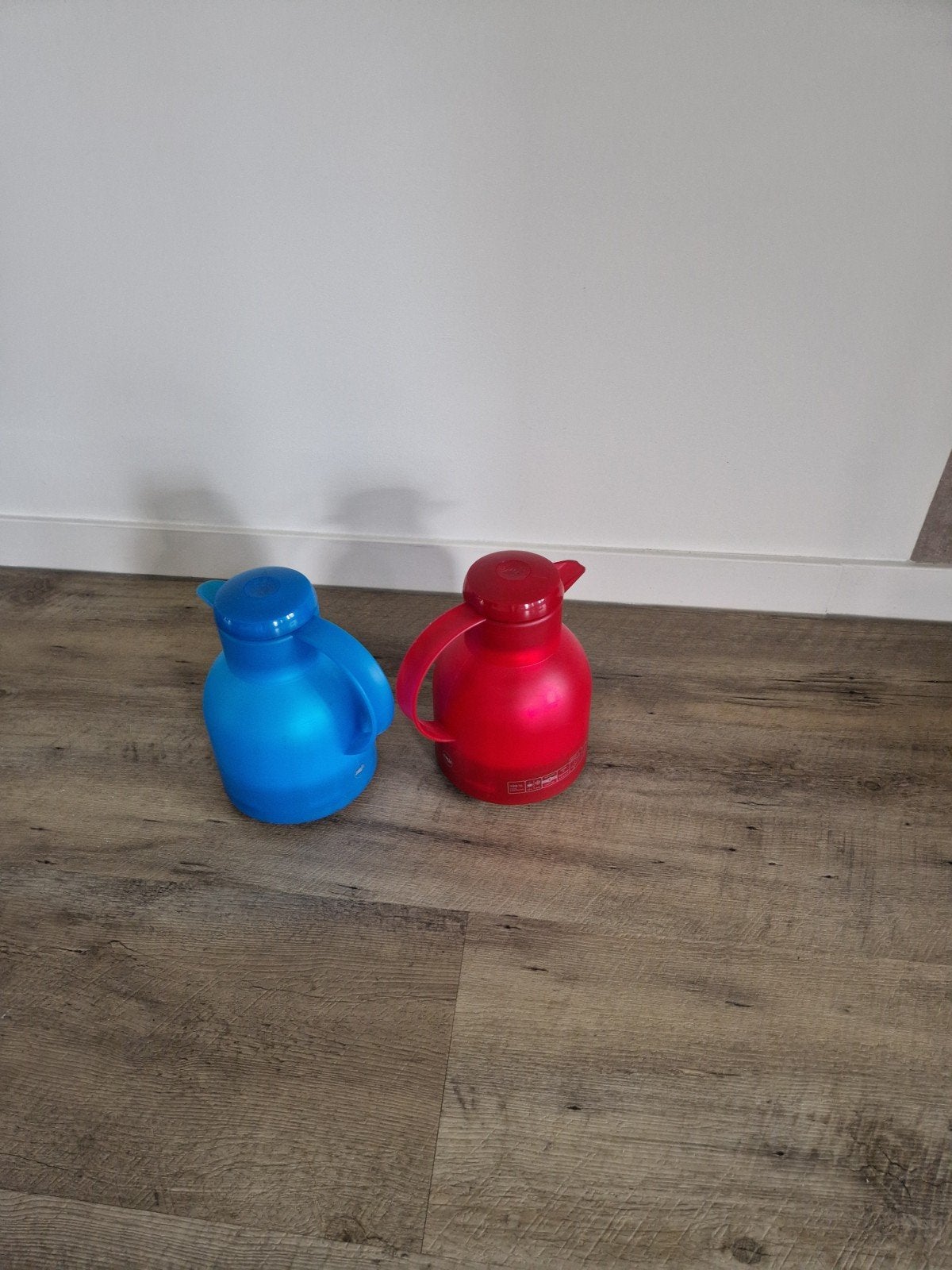 Set van 2 Vintage Thermoskannen - Rood & Blauw, Ophalen, Gebruikt, Blauw, Beker of Kan