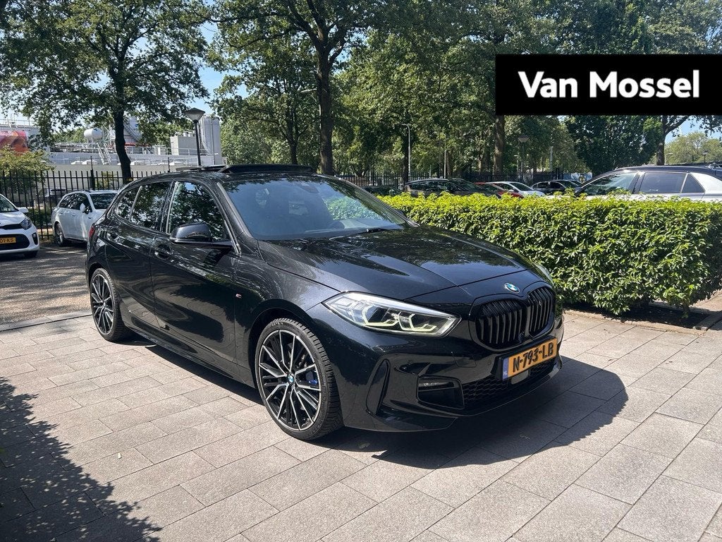 BMW 1-serie 118i High Executive Edition | WORDT VERWACHT | A, Auto's, BMW, 12 maanden, 136 pk, Gebruikt, Zwart