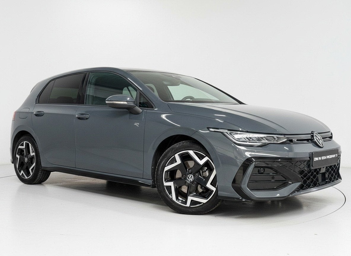 Volkswagen Golf 1.5 eTSI R-Line Edition DSG Camera carplay, Dealer onderhouden, Zwart, 4 cilinders, 150 pk