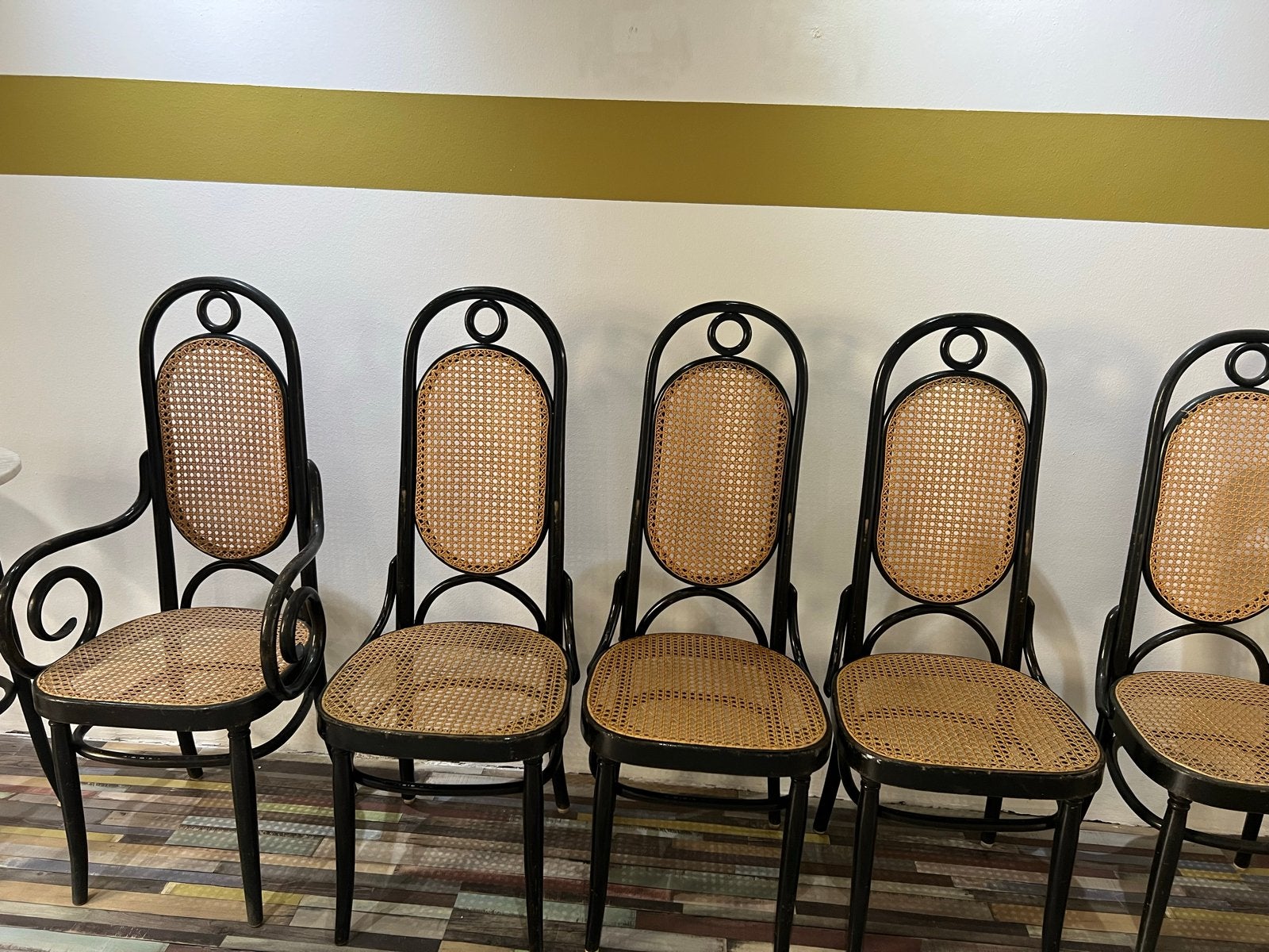 Thonet stoelen (4 zonder armleuning, 2 met) en barkruk, Ophalen