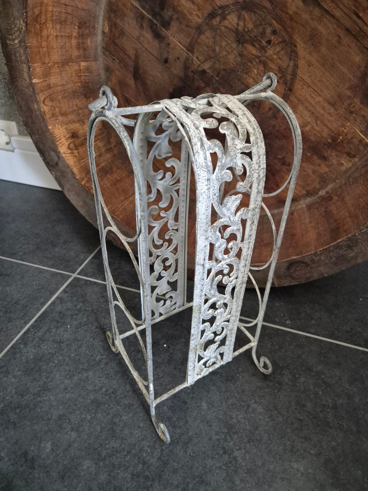 Decoratief metalen wijnrekje voor 3 flessen, Gebruikt, Ophalen of Verzenden, Minder dan 5 flessen, Metaal