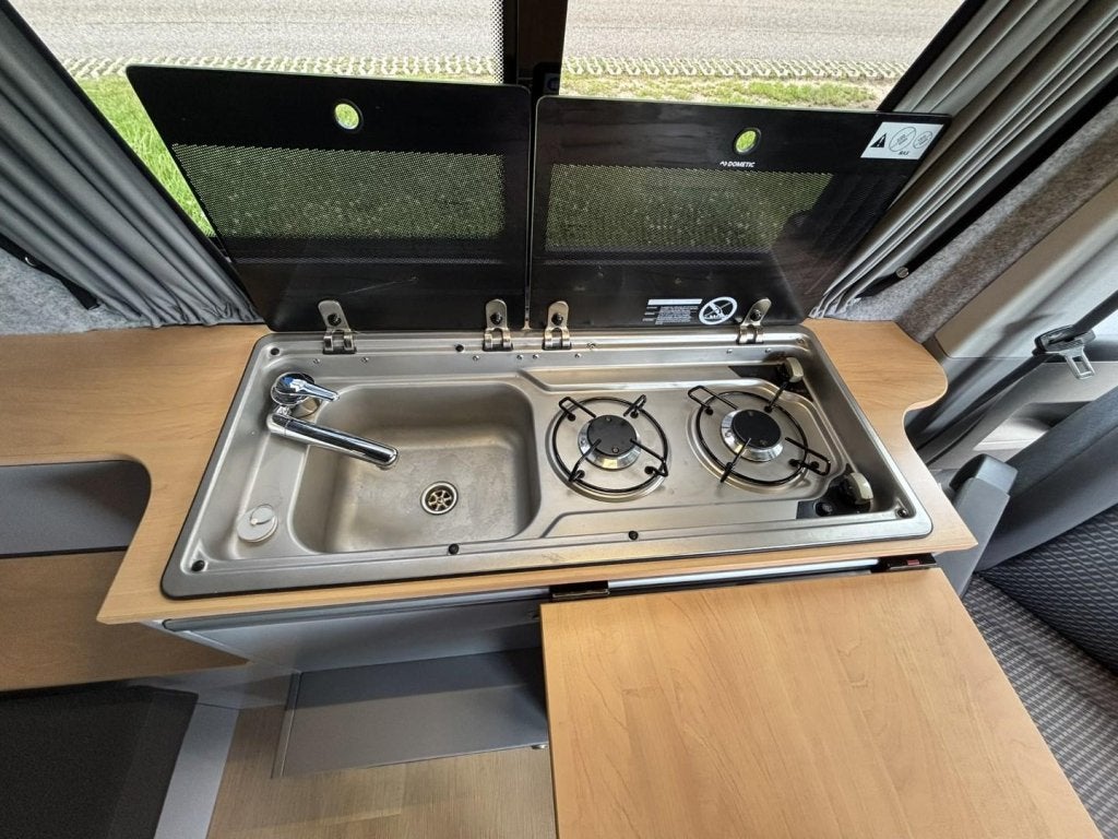Foto 12 van Volkswagen T5 | 2015 | Euro 4 | 4 slaapplaatsen | Org.NL