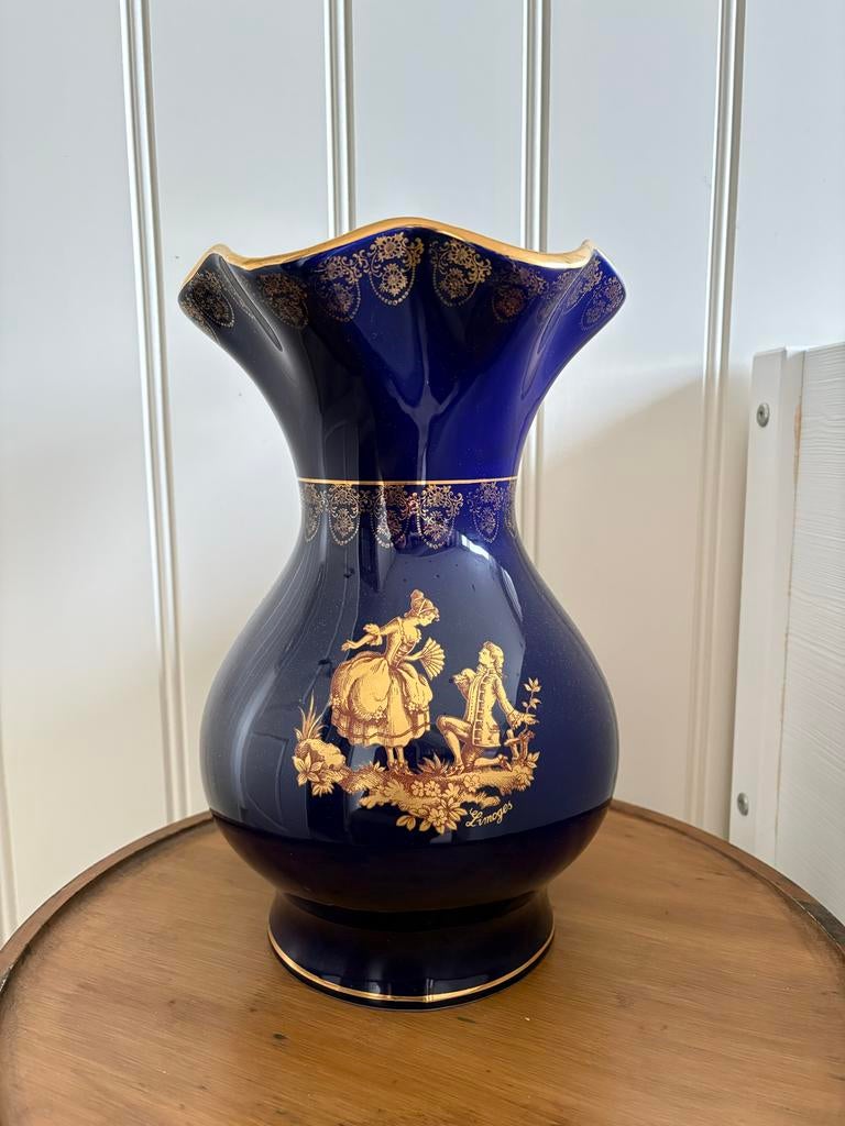 Elegante Blauwe Porseleinen Vaas met Gouden Decoratie, Antiek en Kunst, Antiek | Vazen, Ophalen of Verzenden