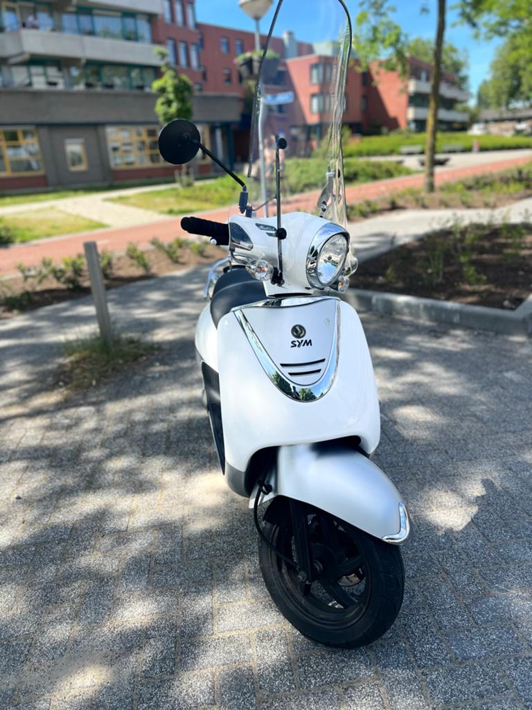 Sym Allo GT Scooter - Wit, Zo goed als nieuw, Fietsen en Brommers, Scooters | SYM, Zo goed als nieuw, Allo, Maximaal 45 km/u, Benzine