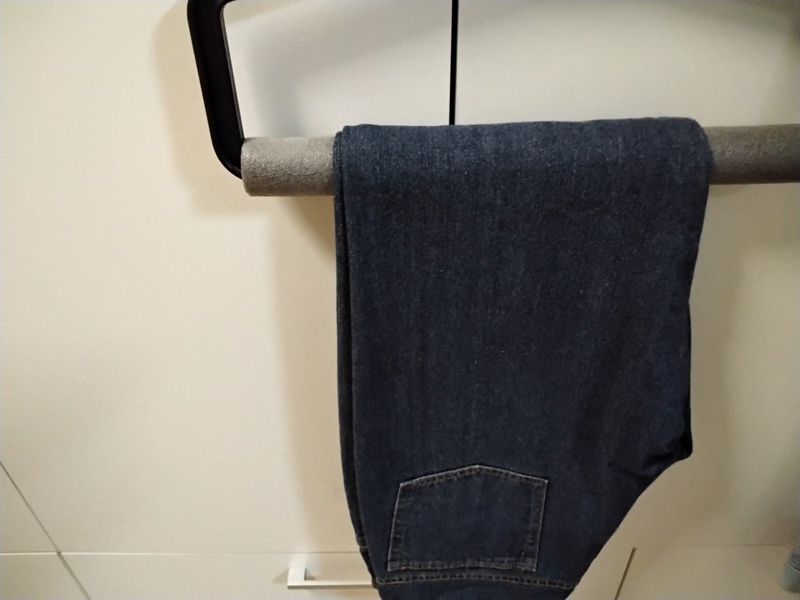 Heren jeans - donker blauw en licht blauw, Kleding | Heren, Spijkerbroeken en Jeans, Ophalen, Onbekend, Blauw, W33 - W34 (confectie 48/50)