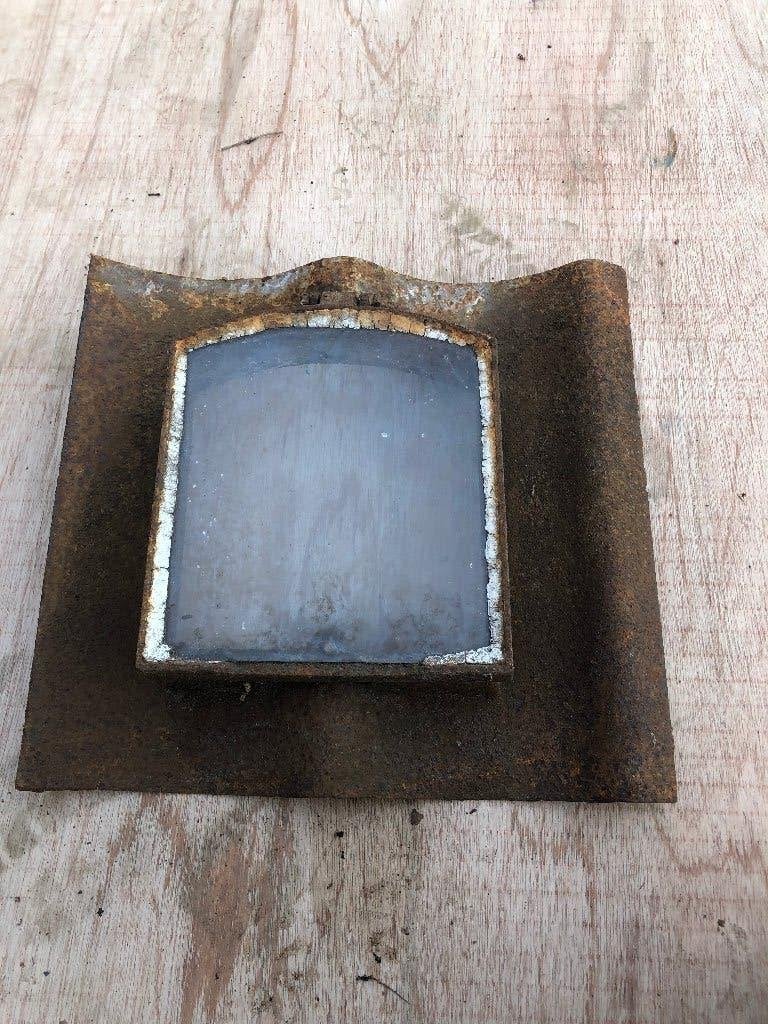 Antiek ijzeren dakpan met kiepraam, dakraampje raam, Ophalen of Verzenden, Metaal, Minder dan 5 m², Overige typen