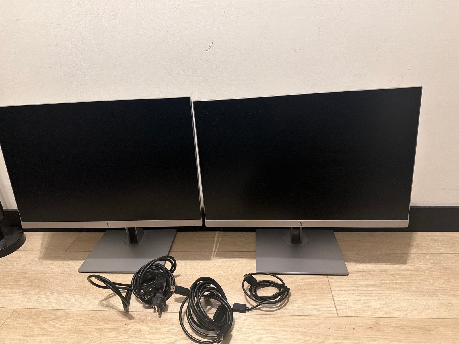 2x HP E243 Monitor - Gebruikt, één met lichte krassen, Ophalen of Verzenden, Gebruikt, HDMI