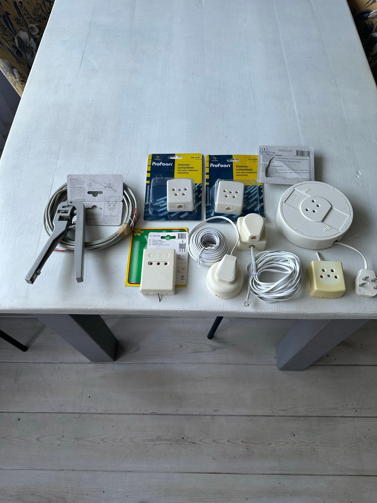 Telefoonbenodigdheden: contactdozen, splitter, kabels, tang, Verzenden, Zo goed als nieuw