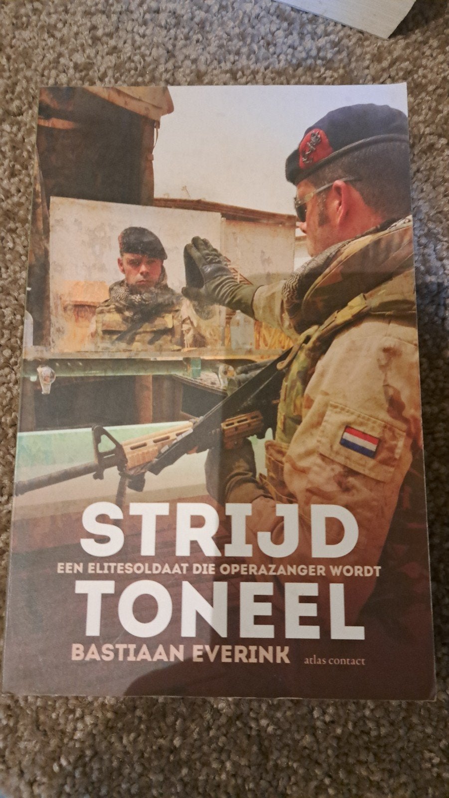 Strijdtoneel: Een elitesoldaat die operazanger wordt, Bastiaan Everink, Ophalen of Verzenden, Zo goed als nieuw, Landmacht