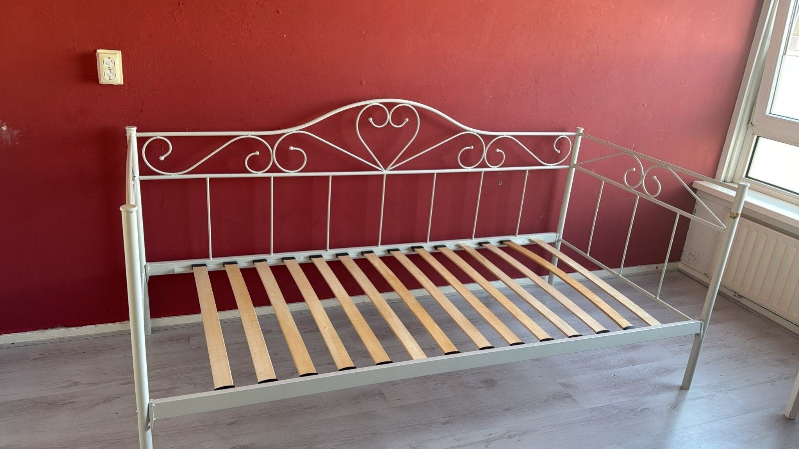 Wit metalen bedframe met lattenbodem - Eenpersoons, Ophalen, Gebruikt, 90 cm, Eenpersoons