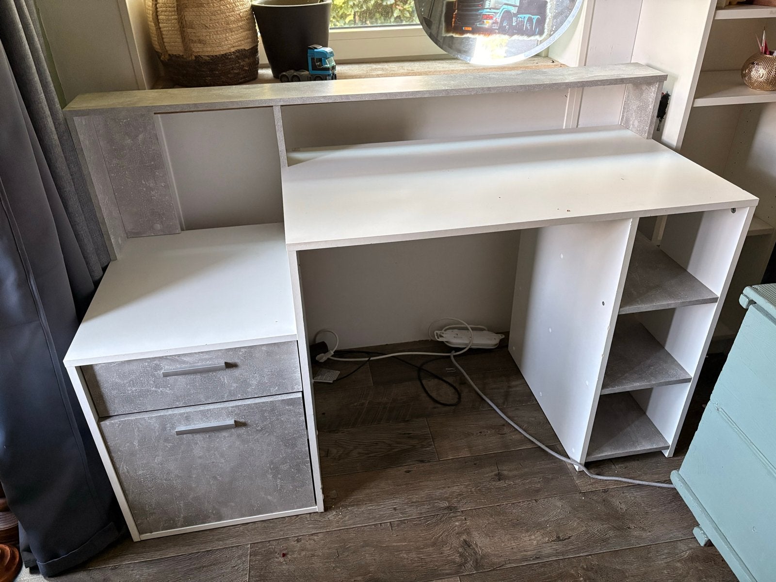Modern Bureau met Lades en Opbergruimte - Wit/Grijs, Huis en Inrichting, Ophalen, Gebruikt, Met lades, Spaanplaat of MDF