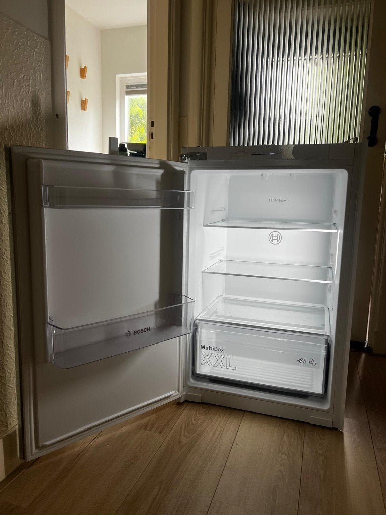 Bosch KIR21NSE0 inbouw koelkast. Nette staat, Witgoed en Apparatuur, Zonder vriesvak, 100 tot 150 liter, Zo goed als nieuw, 45 tot 60 cm
