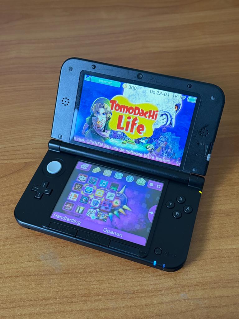 Nintendo 3DS XL, Spelcomputers en Games, Spelcomputers | Nintendo 2DS en 3DS, Verzenden, 3DS XL, Rood, Gebruikt