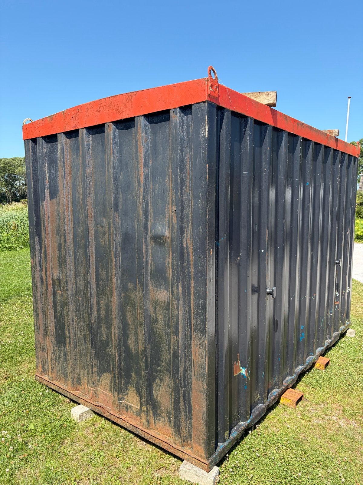 Robuuste container voor schip of waterbouw, Ophalen