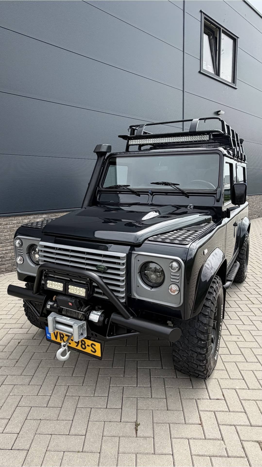 Land Rover Defender 90 X-tech Airco / 4 persoons / expeditie, Auto's, Euro 5, Gebruikt, Zwart, 4 stoelen