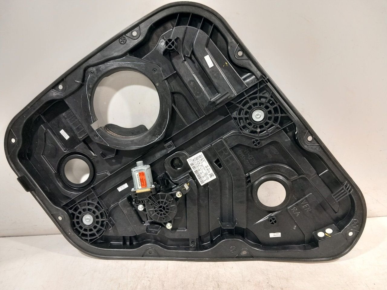Raammechaniek elektrisch rechts achter Hyundai Tucson, Onderdelen@venauto.nl, Van der Ven Autorecycling B.V., Gebruikt, Ettenseweg 76, 4706 PB Roosendaal, The Netherlands