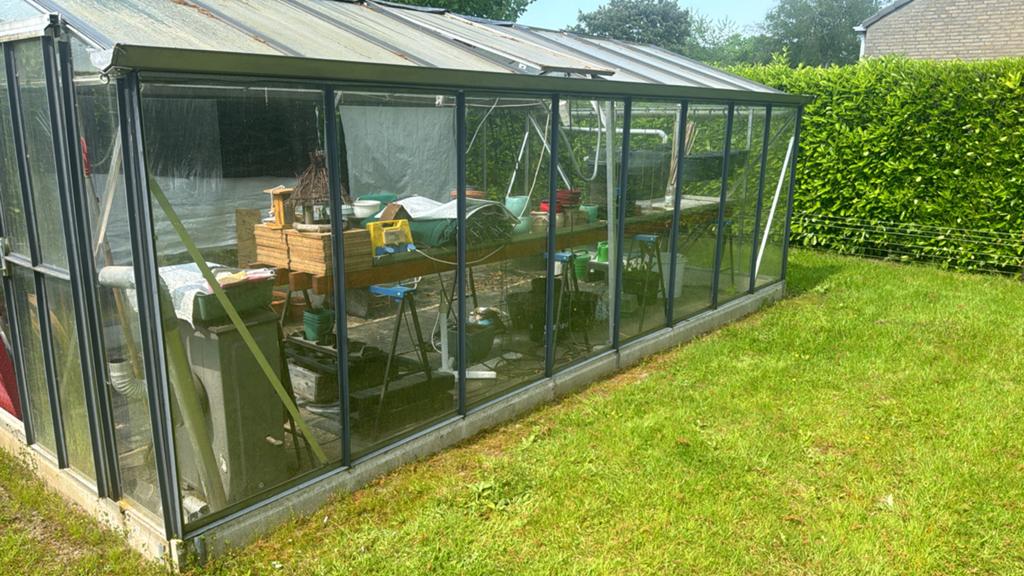 Ruime Kweekkas met Aluminium Frame en Glazen Panelen, Tuin en Terras, Kassen, Gebruikt, Kweekkas, Ophalen of Verzenden, Glas