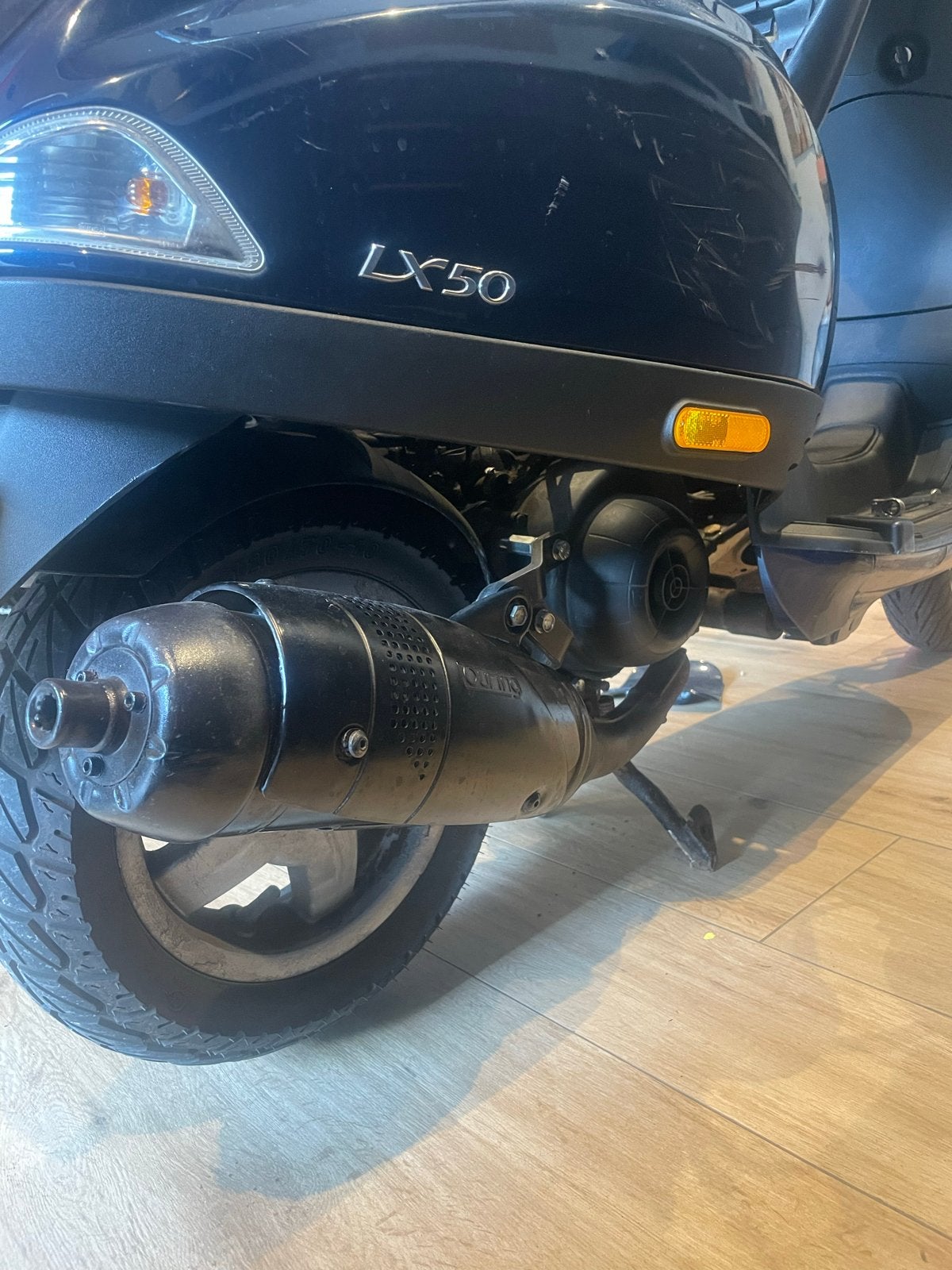 Leovince touring uitlaat Piaggio - goeie staat, Fietsen en Brommers, Ophalen of Verzenden