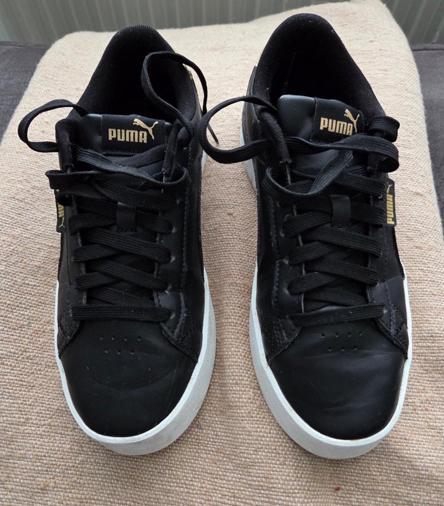 Zwart met gouden Puma sneakers, Kleding | Dames, Puma, Zwart, Ophalen of Verzenden, Sneakers of Gympen
