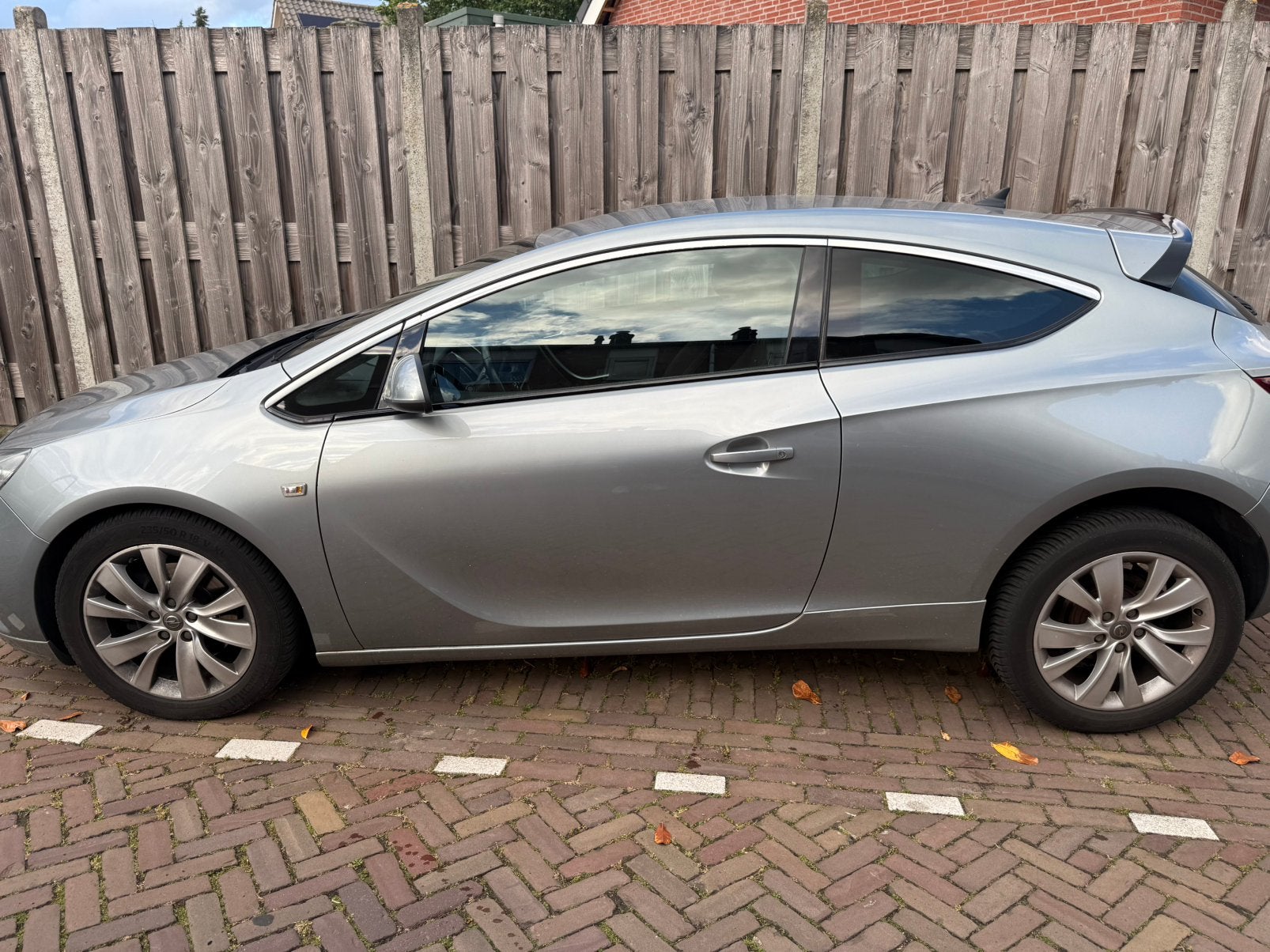 Opel Astra 1.4 Turbo 88KW GTC 2012 Grijs, Auto's, Voorwielaandrijving, 1350 kg, 4 cilinders, 700 kg