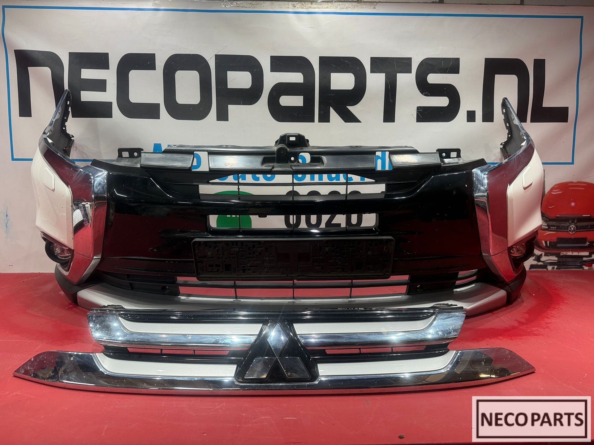 VOORBUMPER MITSUBISHI OUTLANDER BUMPER COMPLEET ORIGINEEL, Auto-onderdelen, Carrosserie en Plaatwerk, Gebruikt, -, Ophalen of Verzenden