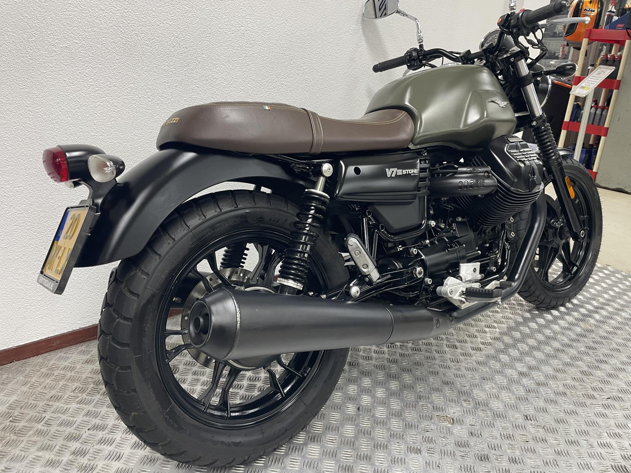 Moto Guzzi V7 III SPECIAL STONE ARMY ABS BOVAGGARANTIE NIEUW, 744 cc, Sport, Piaggio Vespa B.V., Minervum 7272
4817 ZM  Breda, NL