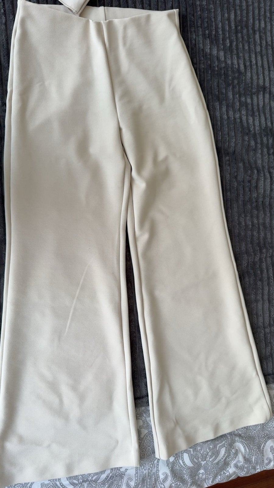 Zara tweedelige set - Zo goed als nieuw, Kleding | Dames, Broeken en Pantalons, Maat 38/40 (M), Beige, Ophalen of Verzenden, Zo goed als nieuw