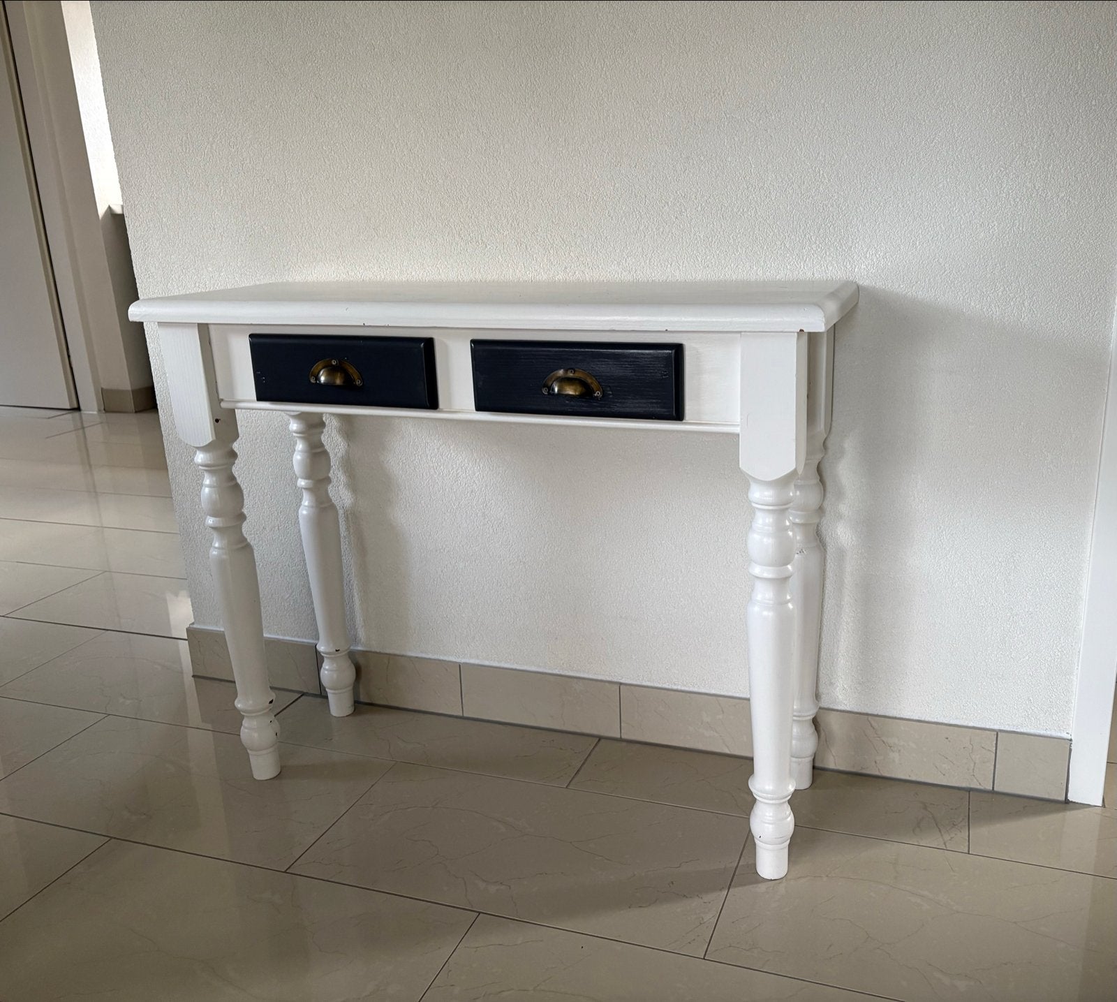 Sierlijke witte sidetable met twee lades, Ophalen, Gebruikt, 50 tot 100 cm, Overige houtsoorten