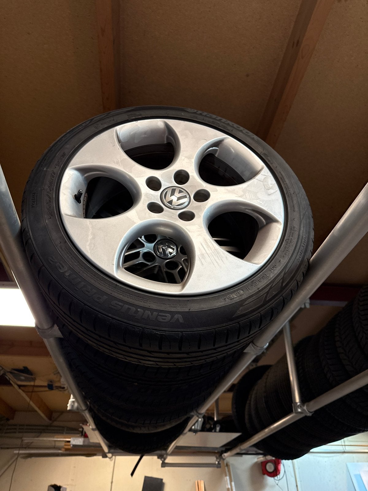 Originele VW Golf GTI velgen met banden 205/50 R17, Auto-onderdelen, Ophalen, Gebruikt, Banden en Velgen, 17 inch